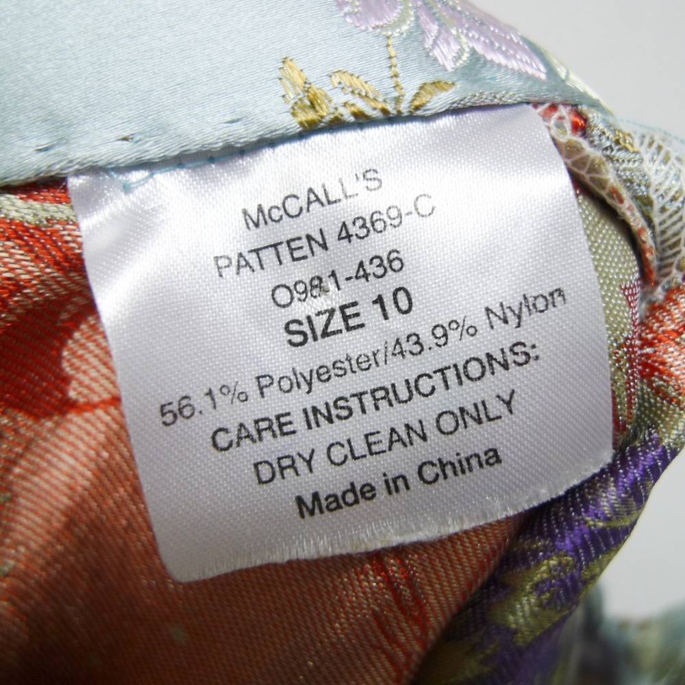 McCALL's  Cheongsam mandarin collared dress - Picture 5 of 5